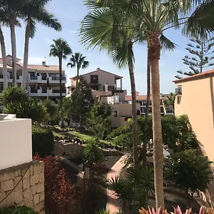 https://royal-park-albatros-bonito-apartamento-golf-del-sur.adeje-hotels.com